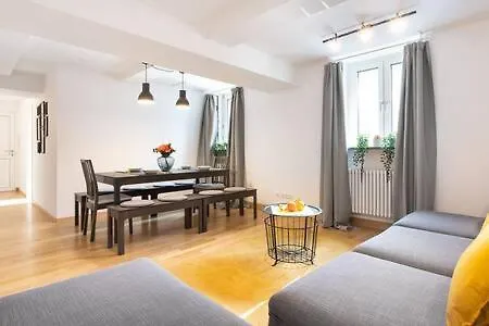 Marienplatz Apartment 2 Bedrooms Living Room Kitchen Monaco di Baviera
